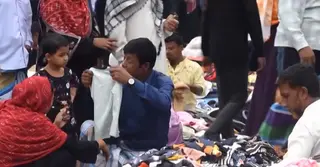 মানিকগঞ্জে জমে উঠেছে পুরনো শীতের কাপড়ের হাট